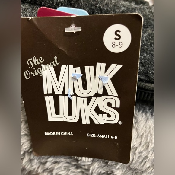 Muk Luks Grey Slippers Size 8-9 - Picture 7 of 9